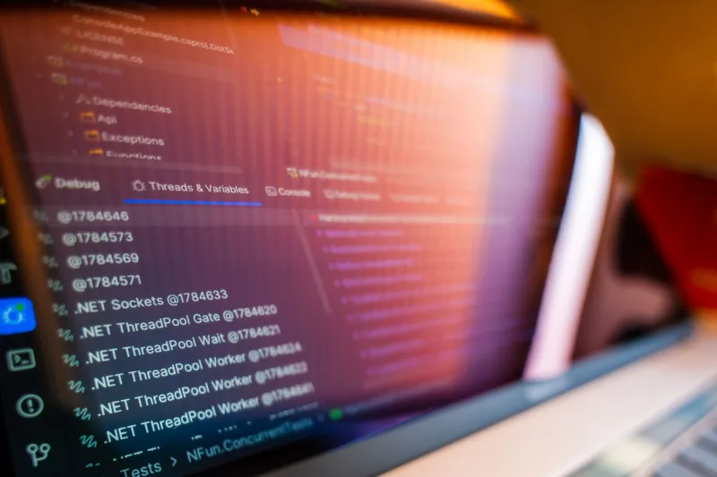 More Hands, More Problems: The Counterintuitive Truth About Crowded Debugging Sessions